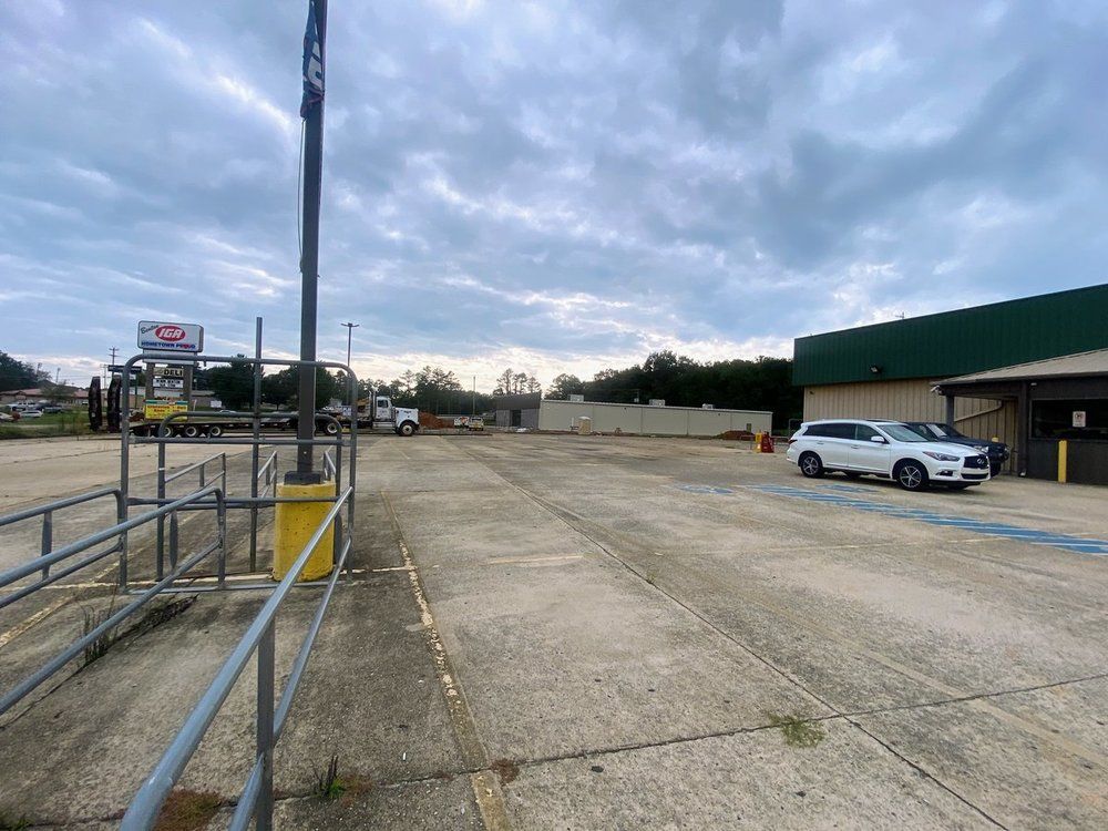 Former IGA Grocery Store : 6071 US --411 , Benton, TN 37307